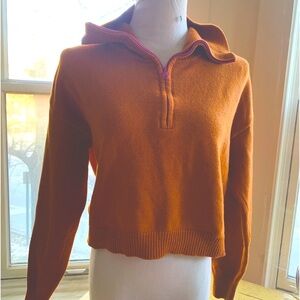 Melrose & Market crop top sweater burnt orange w purple zipper M